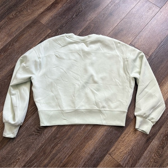 Lululemon Softstreme Perfectly Kohlrabi Green
Oversized Cropped Crew Sz 0 - Picture 13 of 14